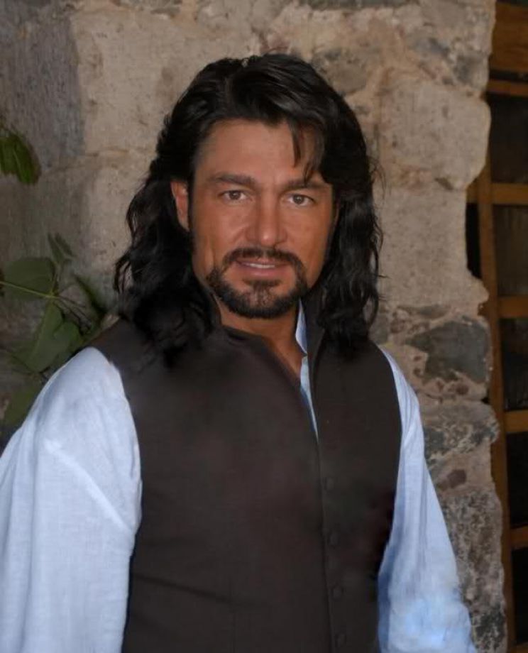 Fernando Colunga