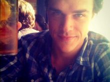 Finn Wittrock photo