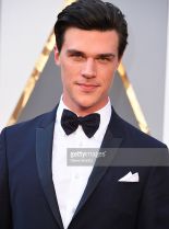 Finn Wittrock #82866 picture (Portrait Medium)