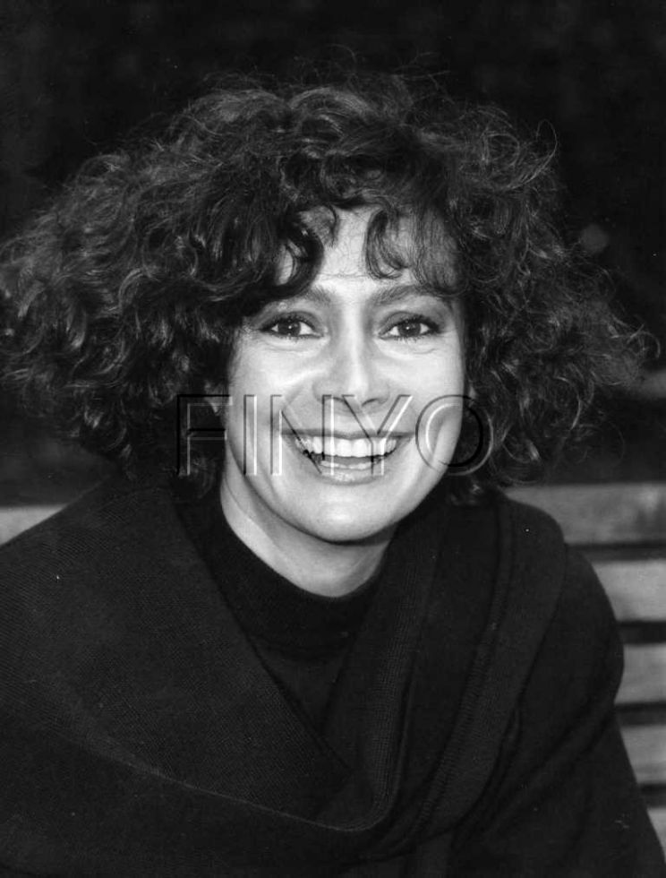 Francesca Annis