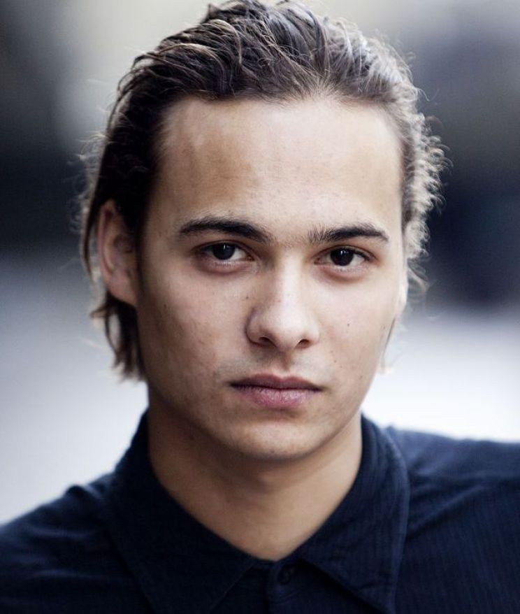 Pictures of Frank Dillane