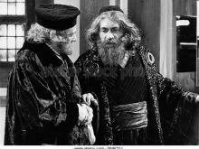 Frank Finlay