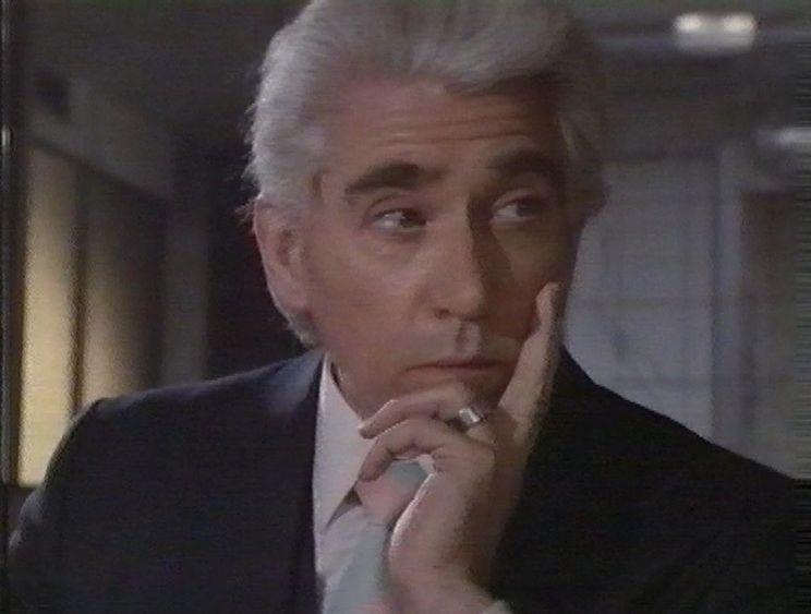 Frank Finlay