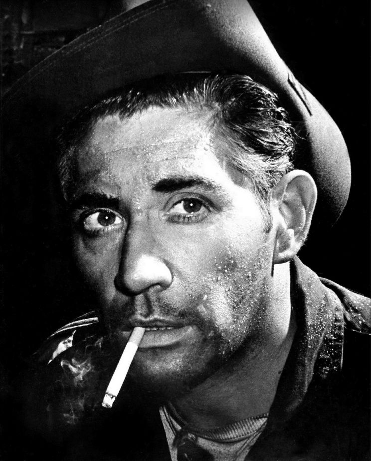 Frank Finlay