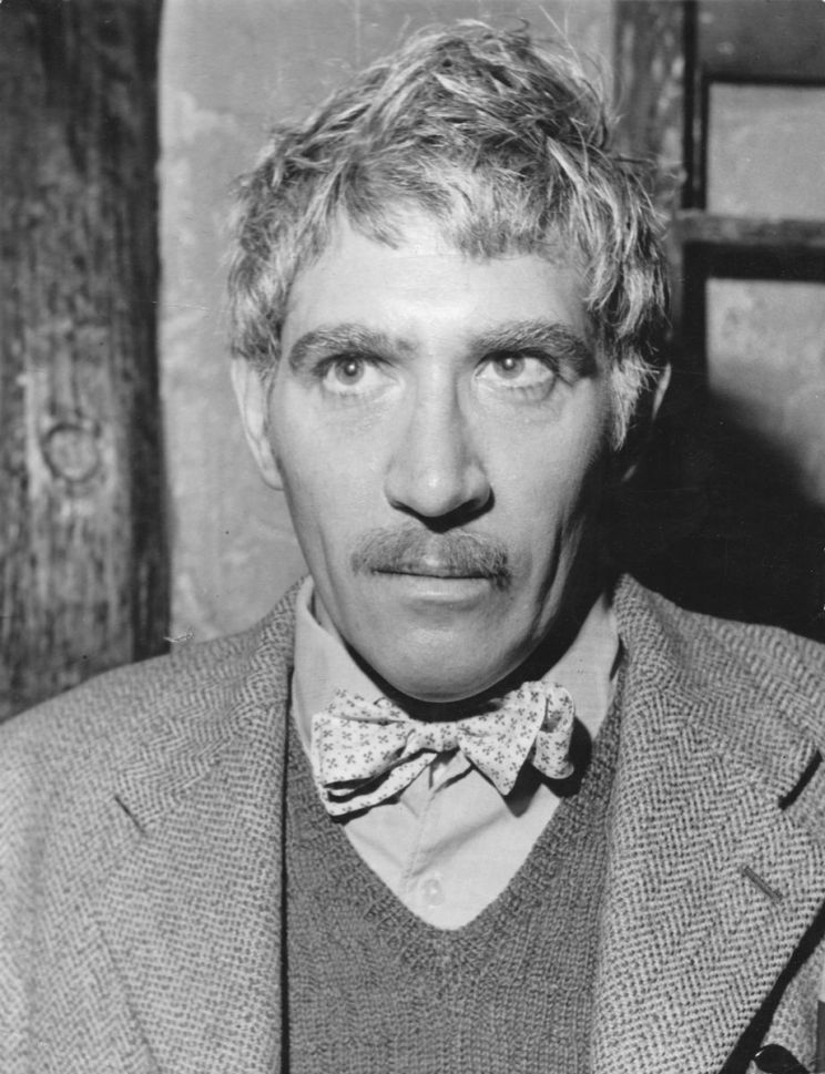 Frank Finlay