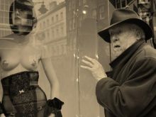 Freddie Jones