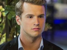 Freddie Stroma