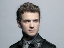Freddie Stroma