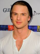 Freddie Stroma photo