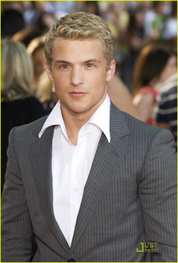 Freddie Stroma