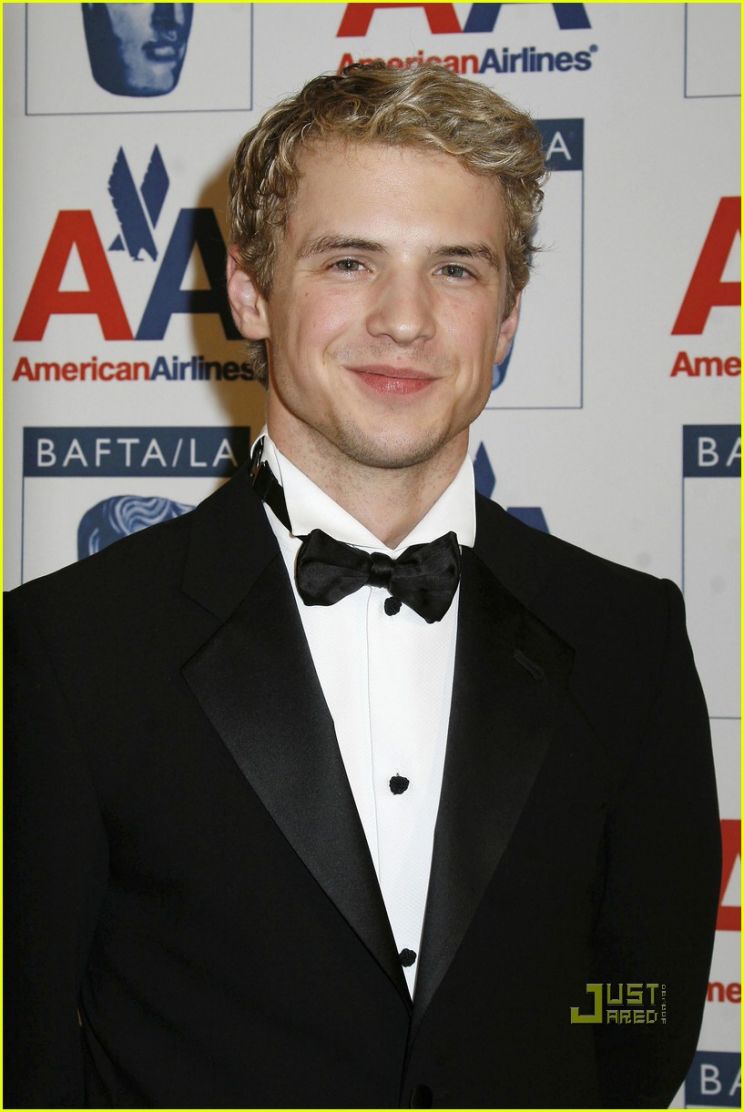 Freddie Stroma