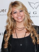 Gage Golightly photo