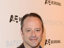 Gil Bellows