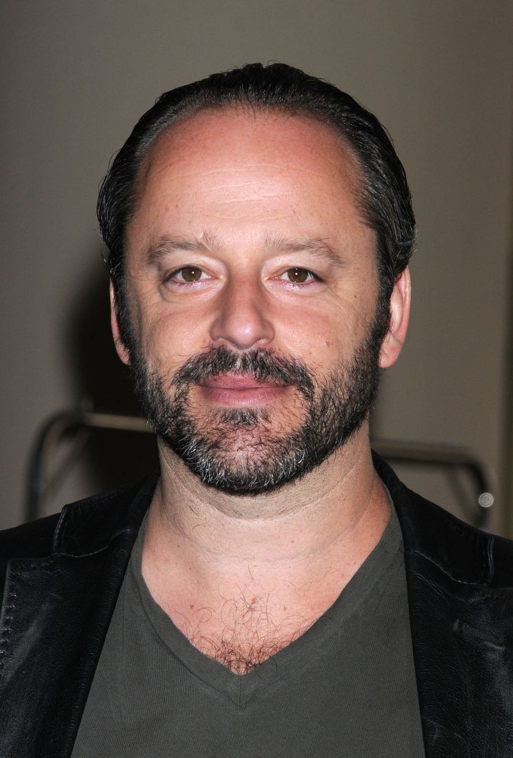 Gil Bellows