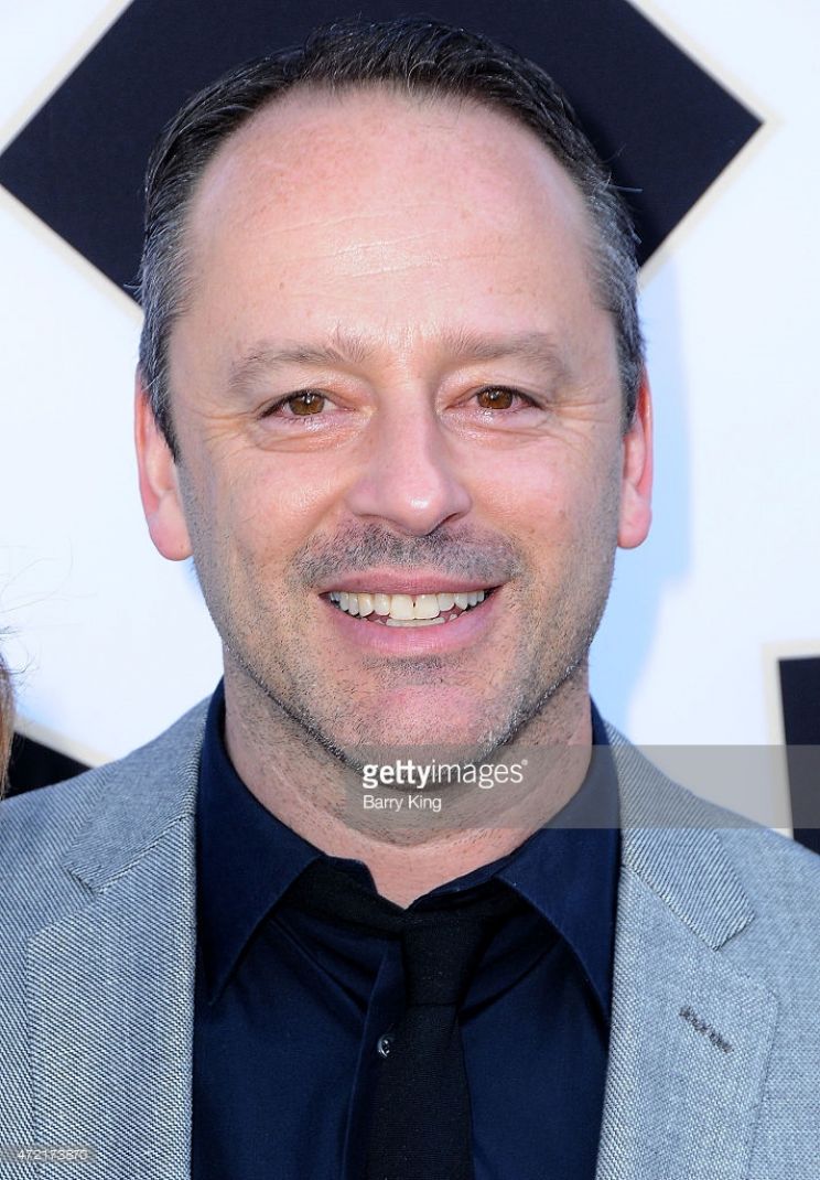 Gil Bellows