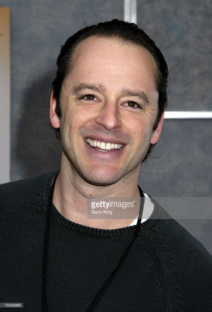 Gil Bellows