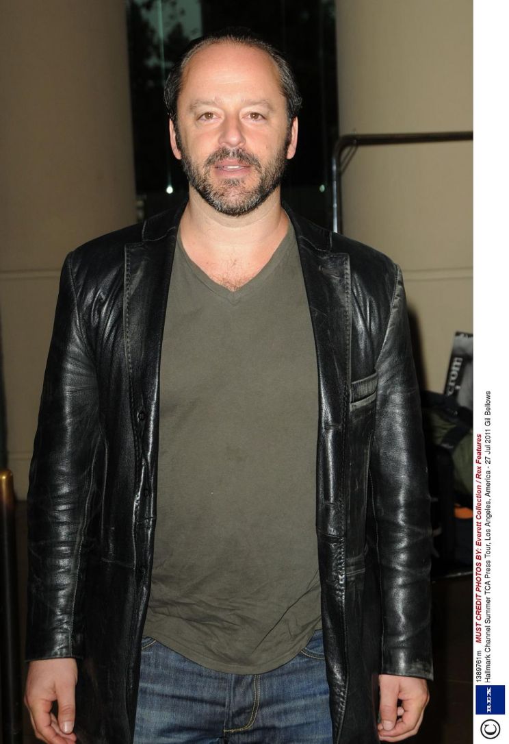 Gil Bellows