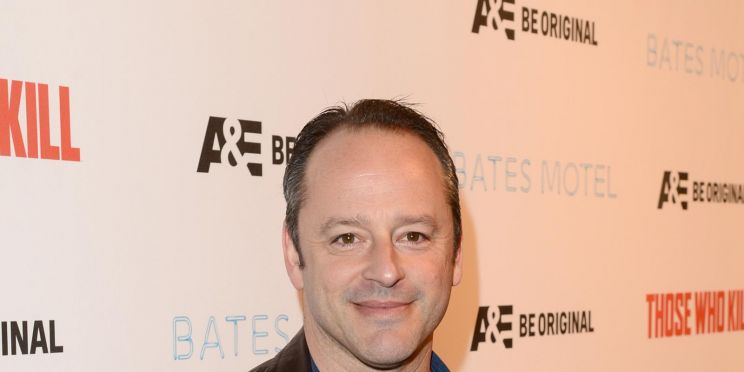 Gil Bellows