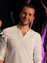 Gil McKinney