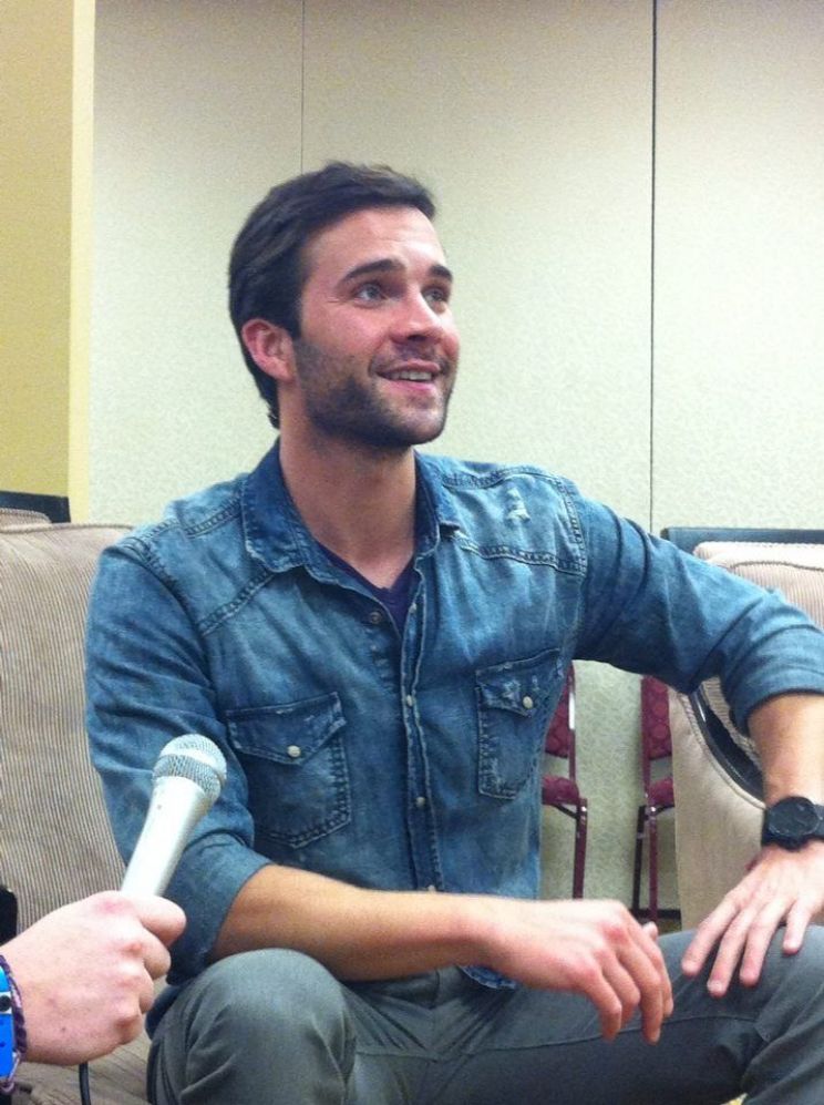 Gil McKinney