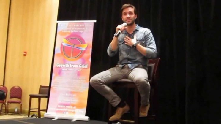 Gil McKinney