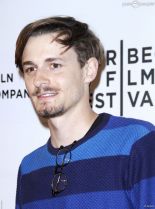 Giles Matthey #1856142 picture (Portrait Medium)