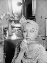 Gloria Swanson #309678 picture (Portrait Medium)