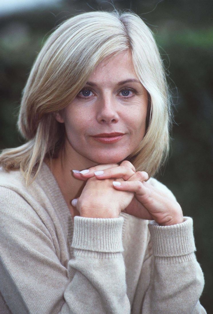 Glynis Barber