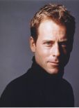 Greg Kinnear