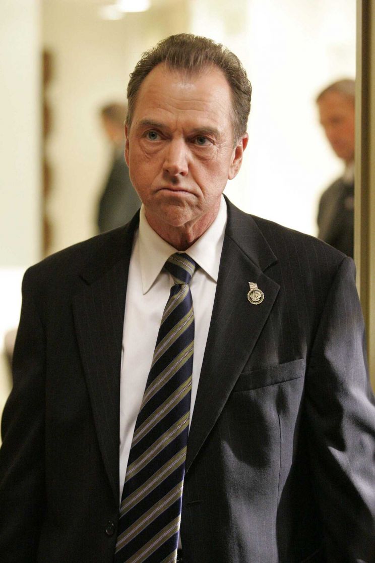 Gregory Itzin