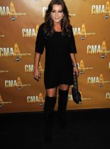 Gretchen Wilson #1967755 picture (Portrait Medium)