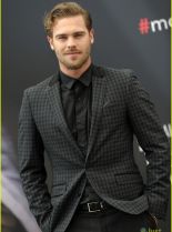 Grey Damon photo