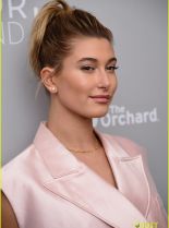 Hailey Baldwin photo