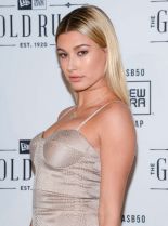 Hailey Baldwin photo