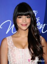 Hannah Simone