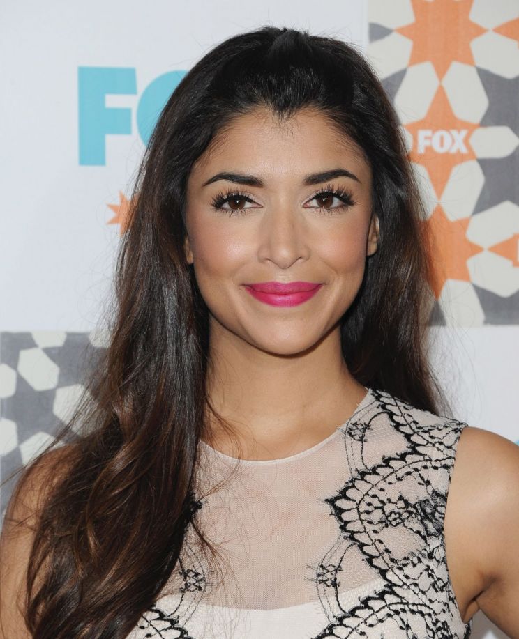 Hannah Simone