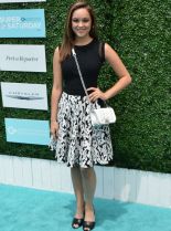 Hayley Orrantia #39589 picture (Portrait Medium)