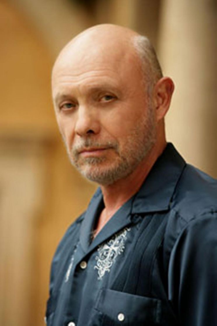 Hector Elizondo