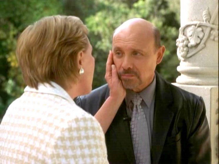 Hector Elizondo