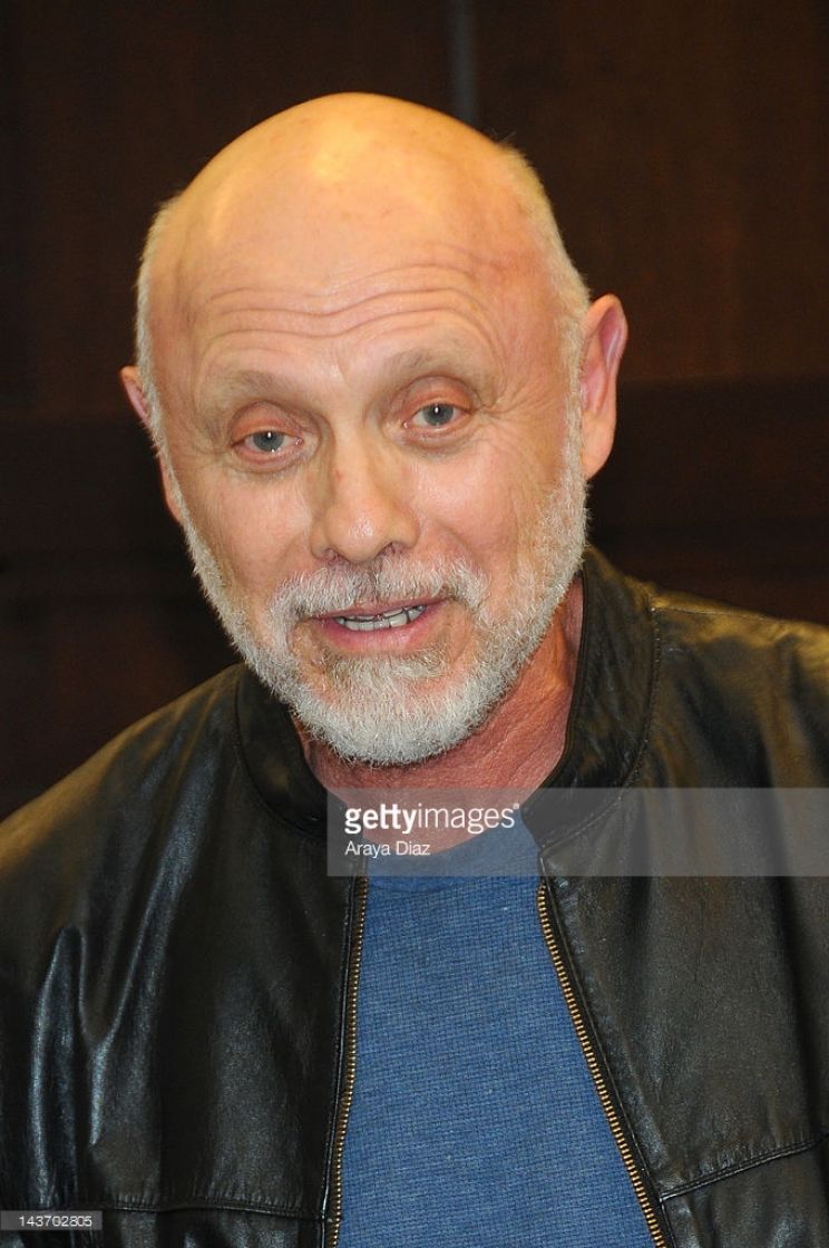 Hector Elizondo