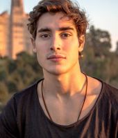 Henry Zaga