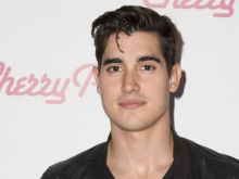 Henry Zaga