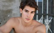 Henry Zaga