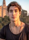 Henry Zaga