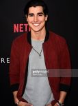 Henry Zaga