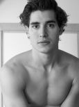 Henry Zaga