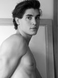 Henry Zaga