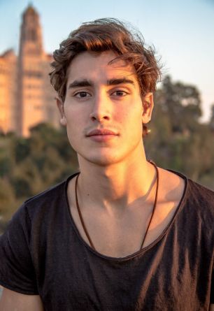 Henry Zaga