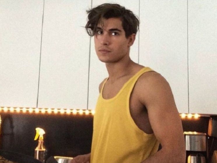 Henry Zaga