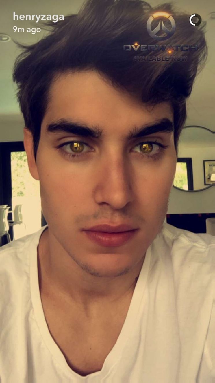 Henry Zaga